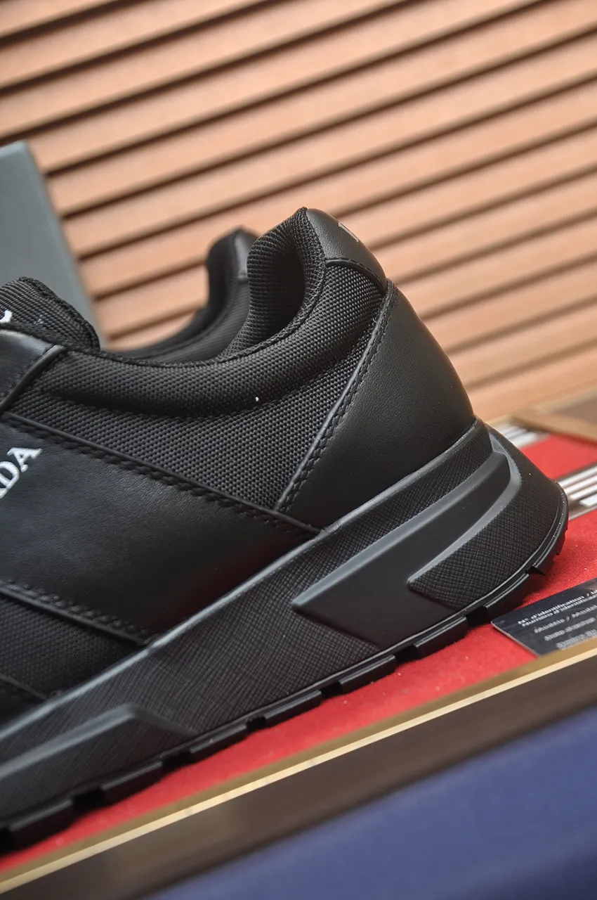 Men's shoes 💰580💶 [PRADA] Top original items, new seasonal styles, high-quality original items, top-grade high-mercerized cowhide combined with original breathable fabric + imported glue, imported stretch fabric inside with original cowhide feet, original thick outsole! Quality guaranteed! Code 38-45 (45 customized)